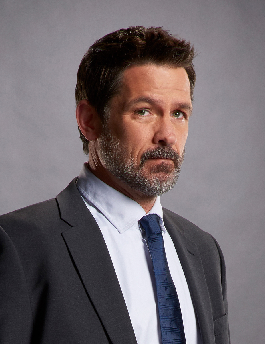 How tall is Billy Campbell?